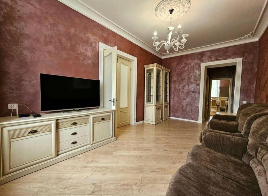 Luxury Apartment In The Center Кишинев Екстериор снимка