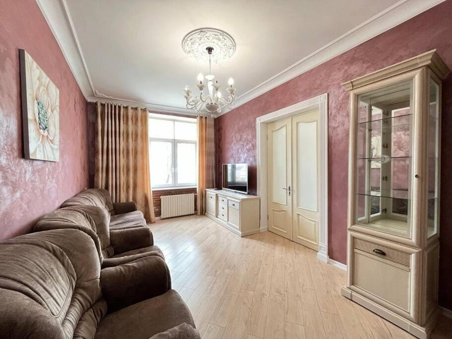 Luxury Apartment In The Center Кишинев Екстериор снимка